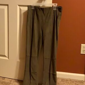 Good condition retro faux suede women’s pull on pants. Great in the winter ❄️